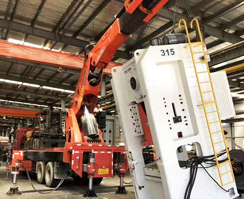 惠州附近随车吊出租，轻松解决运输难题