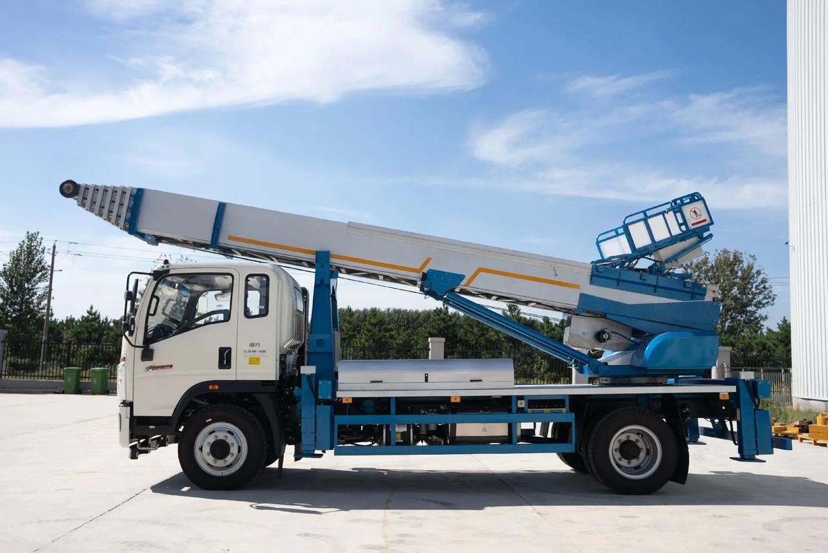 惠州云梯上料车租赁费用