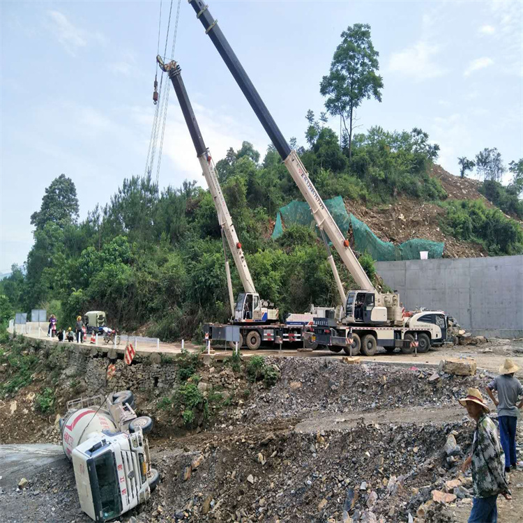 惠州汽车掉沟里叫吊车救援要多少钱